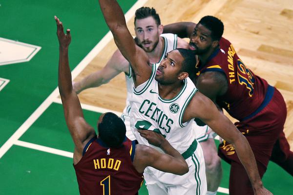 NBA上季扣籃榜：字母哥243次居首3人200+ 詹姆斯71扣全中聯盟唯一