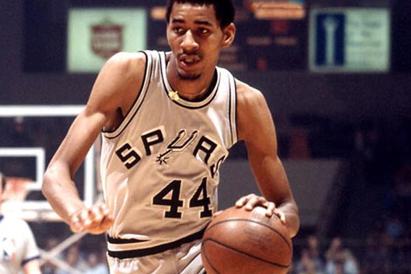 20分大勝，恭喜中國男籃又贏了！一戰誕生3大功臣，也揪出拉胯1人