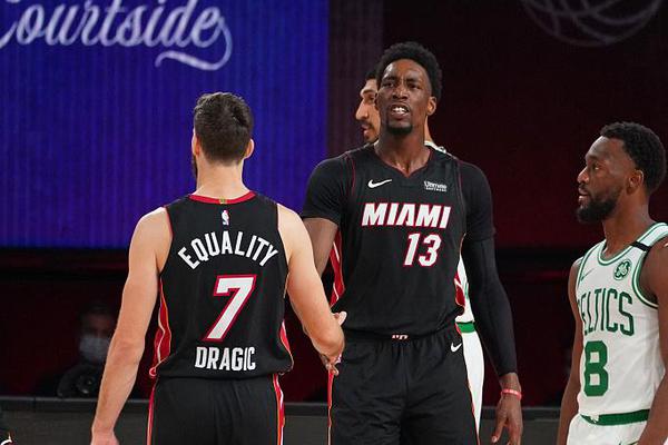 ????WNBA狀元佩奇迎季前賽首秀 強突挑籃拿下生涯首分！