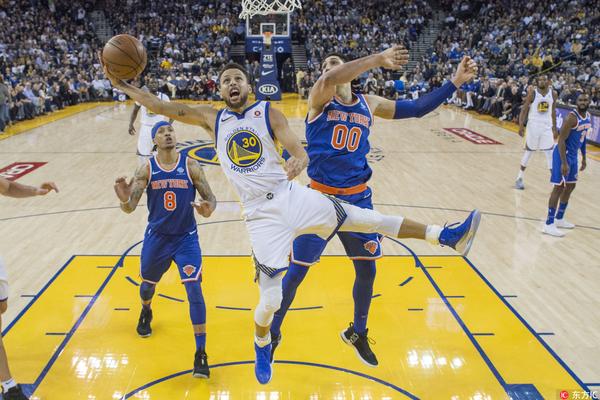 ????WNBA狀元佩奇迎季前賽首秀 強突挑籃拿下生涯首分！